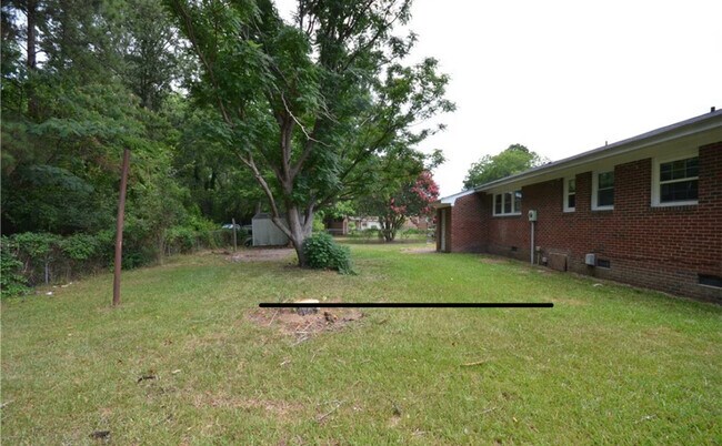 Building Photo - 544 Spruce St