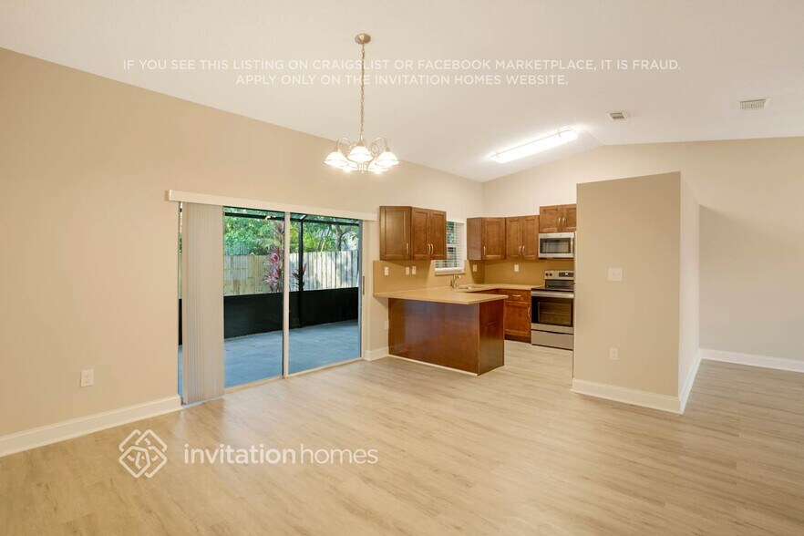 Building Photo - 16850 SW 92nd Ave