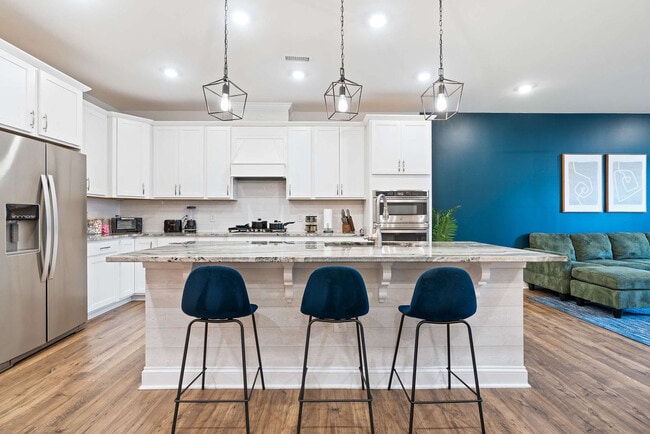 Building Photo - 1010 Falling Rock Pl