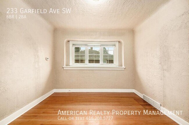 Building Photo - 233 Garfield Ave SW