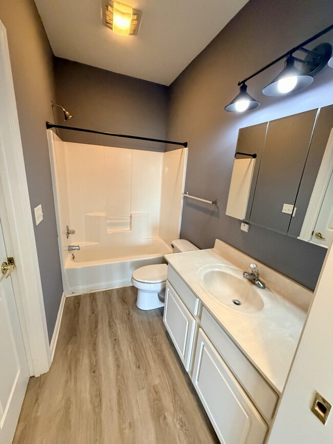 Building Photo - 2901 Heather Dr