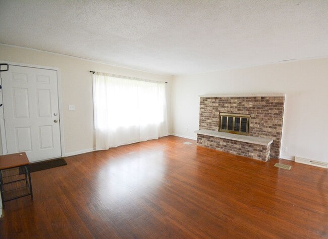 Building Photo - Beautiful multi-level with Gorgeous Yard and LOTS of Storage!