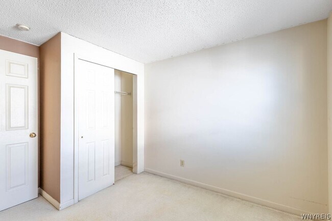 Building Photo - 319 King Peterson Rd