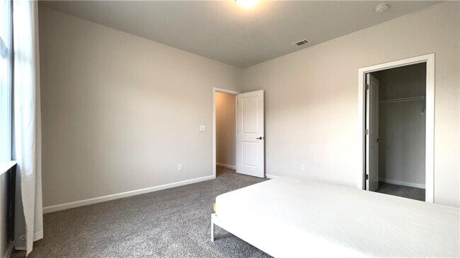 Building Photo - 1835 Wellston Dr
