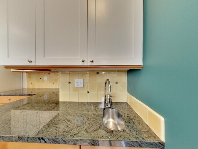Building Photo - Stunning 4BR/3BA Home with Office, Laundry...