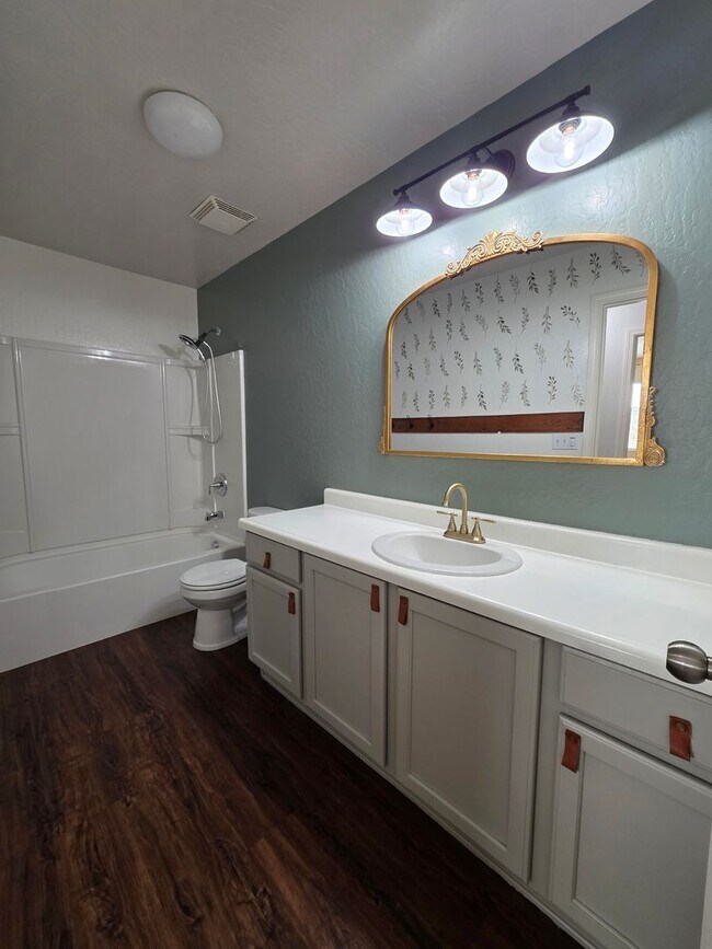 Building Photo - *** MOVE IN SPECIAL - $500.00 OFF FIRST MONTHS RENT***