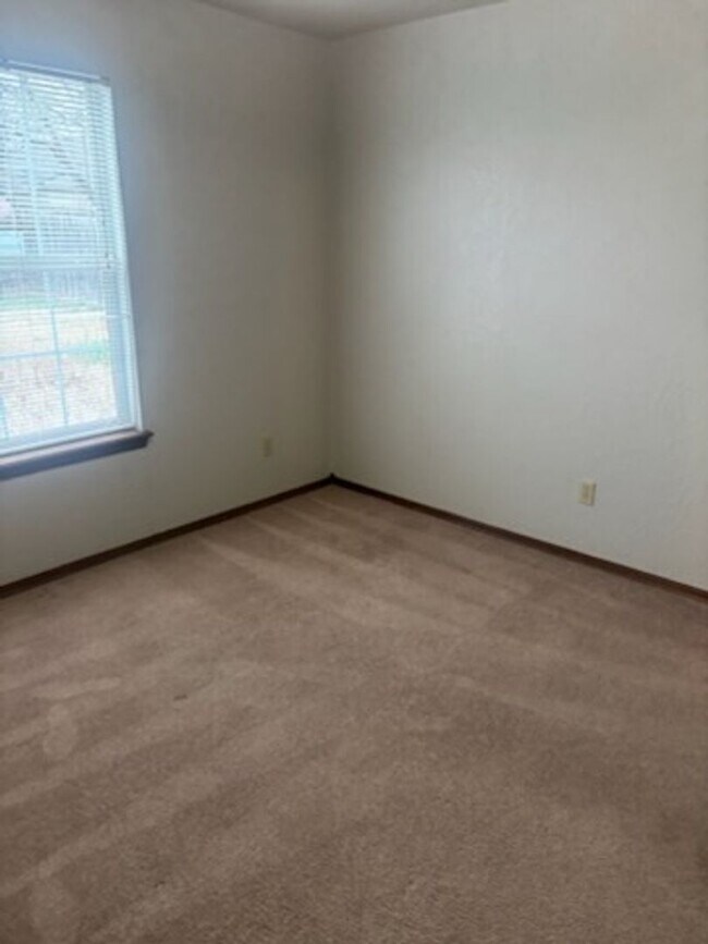 Building Photo - 2 Bed, 2 Bath Duplex in Mountain View Area