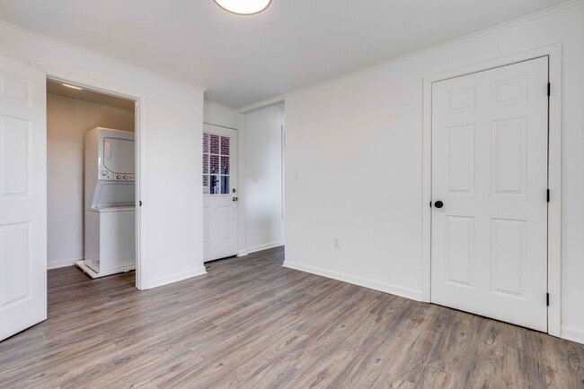 Building Photo - 328 Sweetbriar St