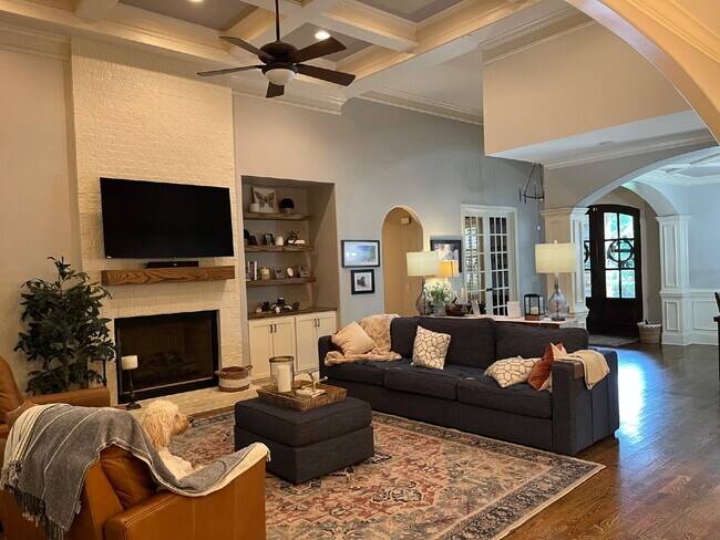 Building Photo - 1682 Sunset Park Dr