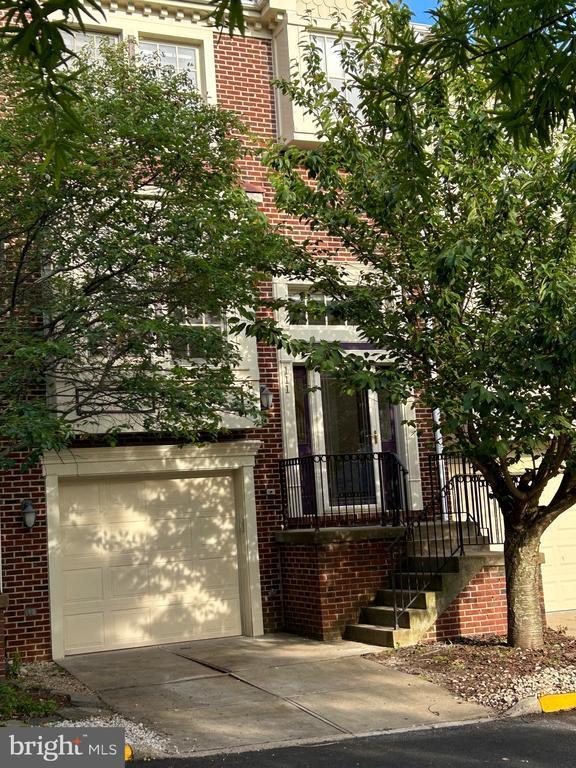 Building Photo - 111 Maximillian Ct SW
