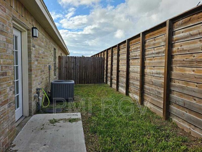 Building Photo - 5600 Nightingale Ave