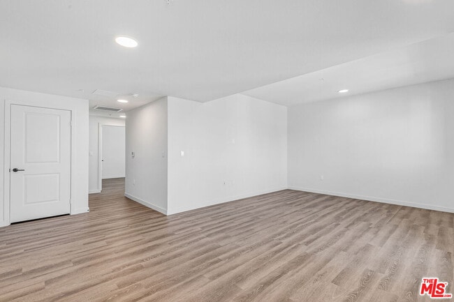 Building Photo - 10824 Blix St