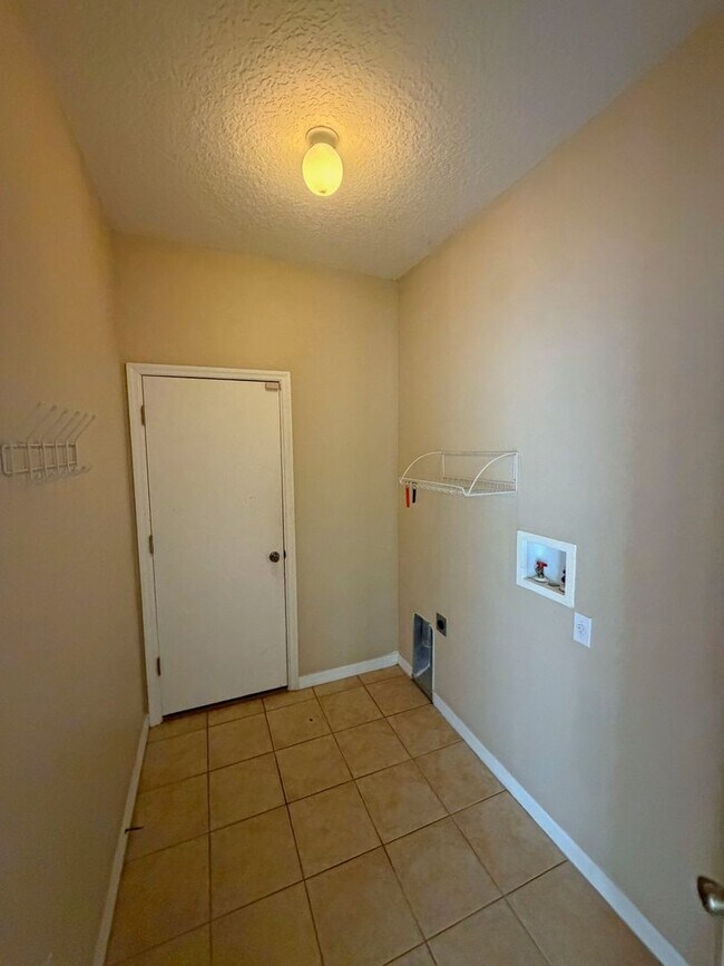 Building Photo - 72 Bickford Dr