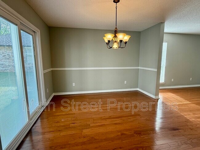 Building Photo - 2121 Pin High Dr
