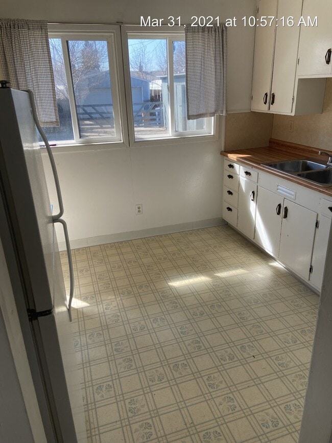 Building Photo - Northtown Area Home