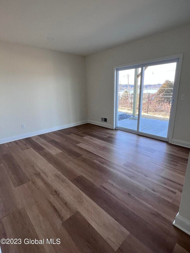 Building Photo - 544 NY-9P
