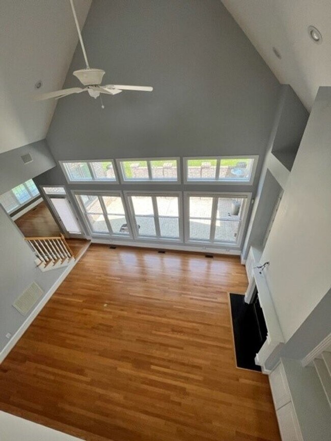 Building Photo - 4-bedroom, 3.5-bathroom Single Family Home