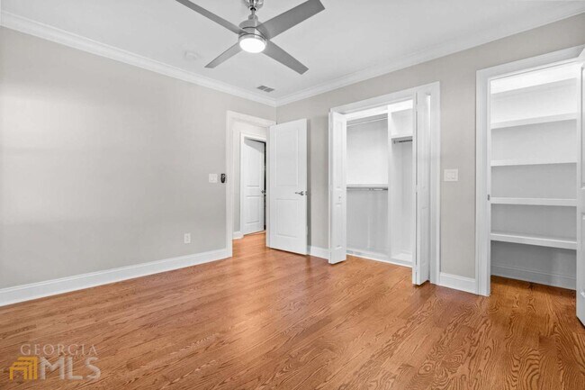 Building Photo - 1841 Gainsborough Dr