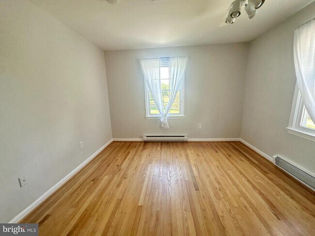 Building Photo - 703 Kentland Dr