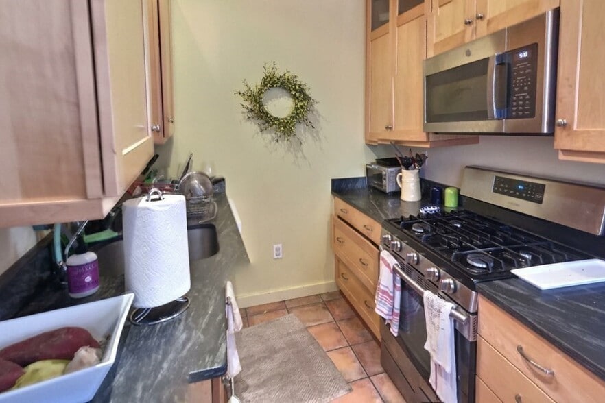 Building Photo - 215 Rawson Rd