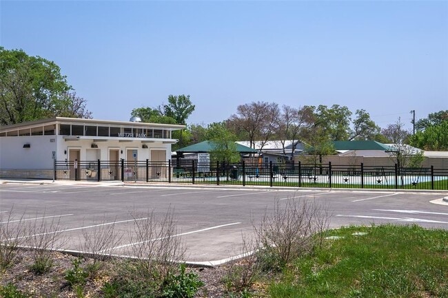 Building Photo - 304 Stubblefield Ln