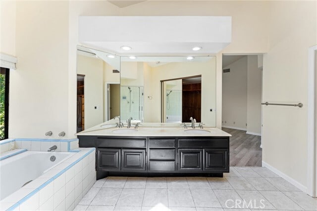 Building Photo - 15360 Metropol Dr