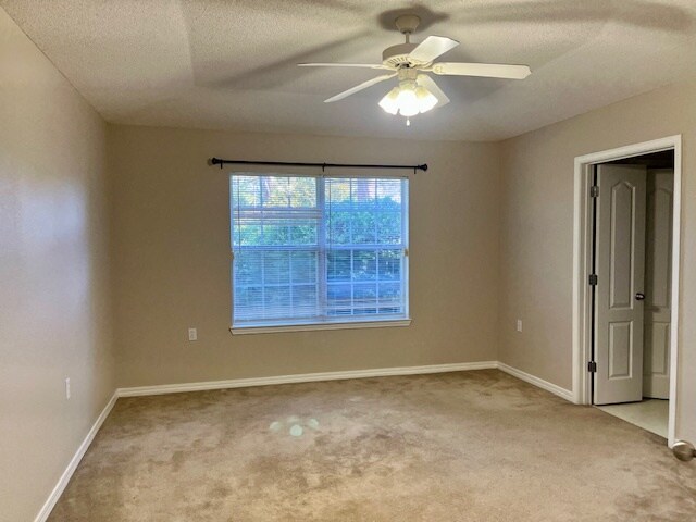 Building Photo - 2052 Shadow Lake Dr