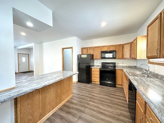 Building Photo - AVAILABLE JUNE - Remodeled 3 Bed 1.5 Bath Central Hillside Home
