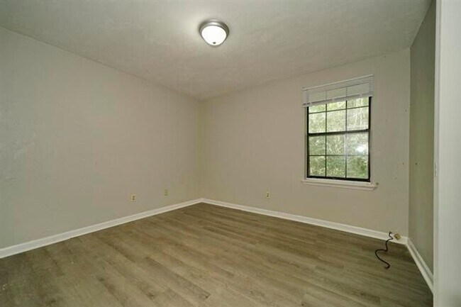 Building Photo - Charming 2BR Unit in Tallahassee