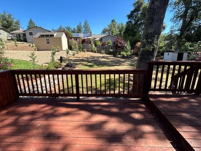 Building Photo - Rare short term lease with this 3/2 in Lake of the PInes - May or June-October