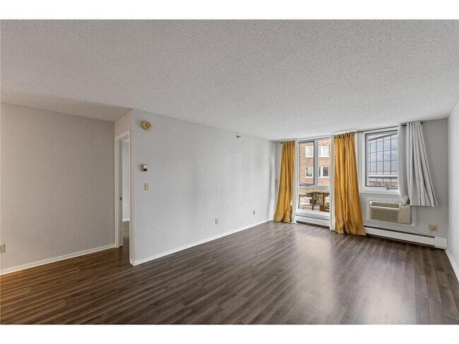 Building Photo - 433 S 7th St