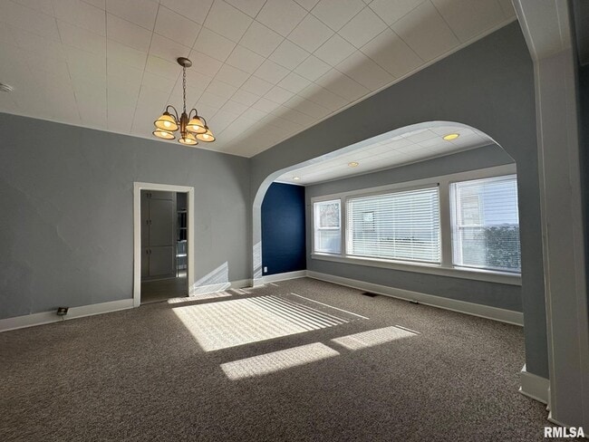 Building Photo - 146 N State St