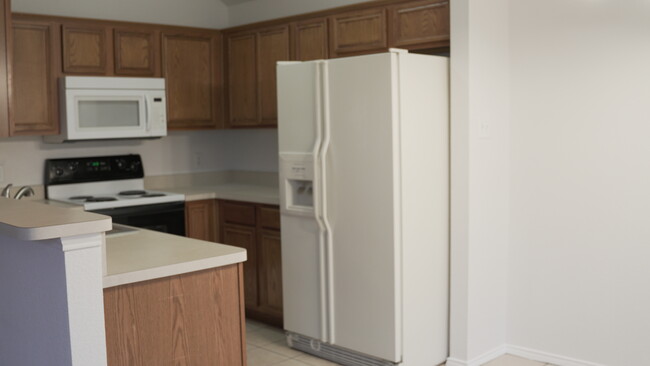 Building Photo - 2512 Douglas Dr
