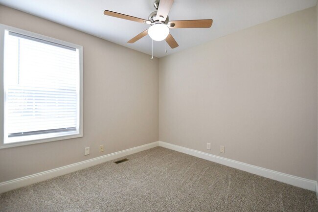 Building Photo - Pet Friendly Three Bedroom!