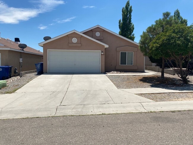 Building Photo - Beautiful 3 bedroom 2 bath in SW