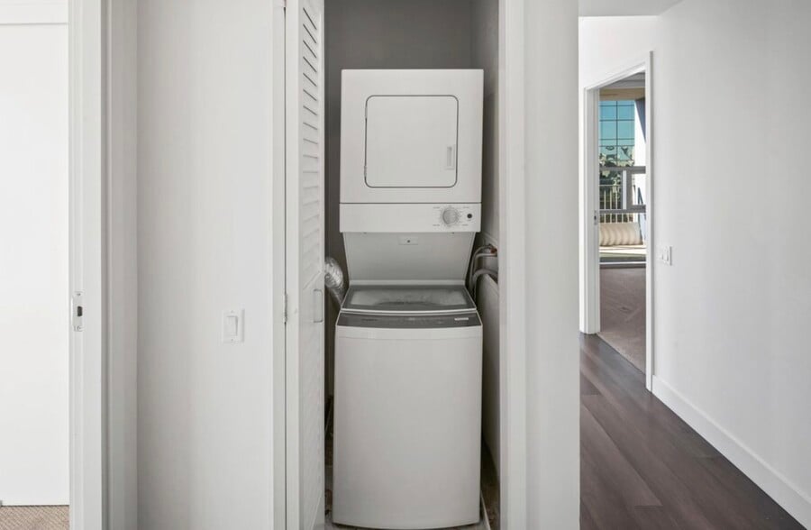 Building Photo - 321 10th Ave