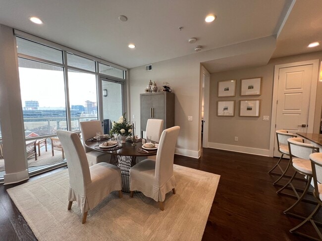 Building Photo - Spacious 2 bedroom 3 bath condo with office in City Lights!