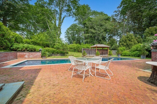 Building Photo - 5 Baiting Hollow Rd