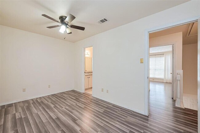 Building Photo - 2030 Plantation Dr