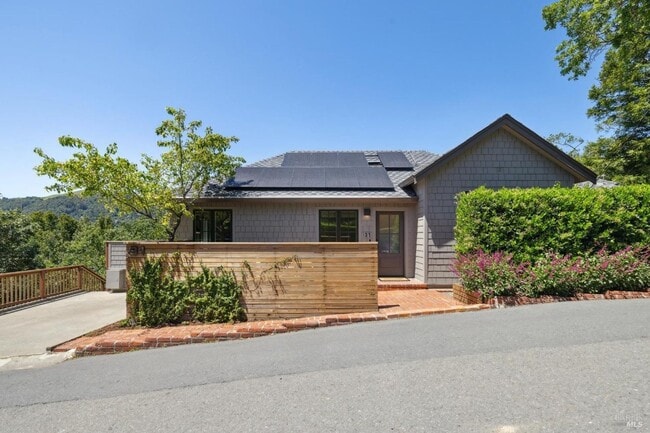 Building Photo - Newly Renovated Ross Four Bedroom & Three Bathroom Home on 1/2 acre with AC and Views