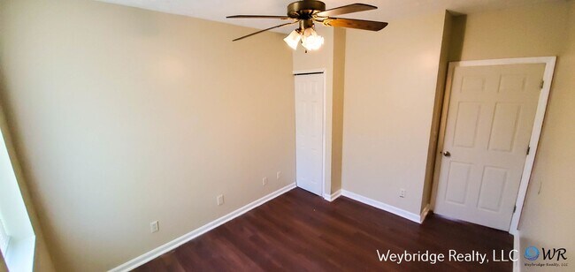 Building Photo - Liberty St W 4000