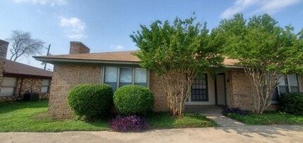 Building Photo - Duplex