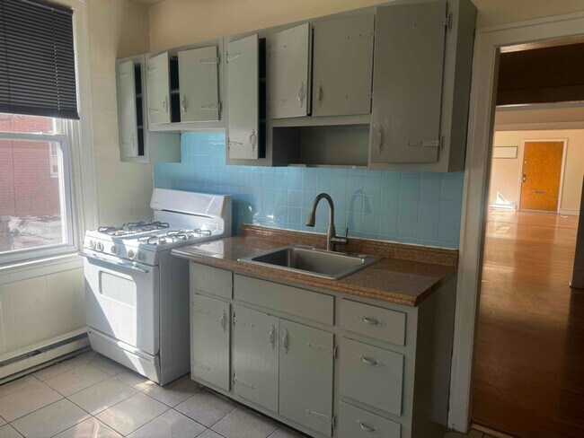 Building Photo - 8xx Foulkrod St