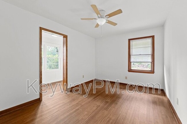 Building Photo - 1457 Columbia Hwy N