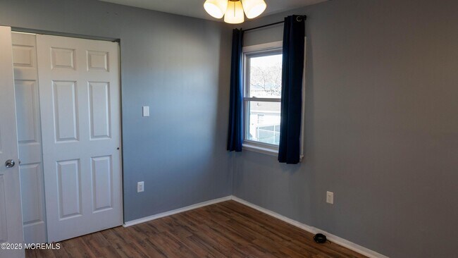 Building Photo - 6 Reno Ct