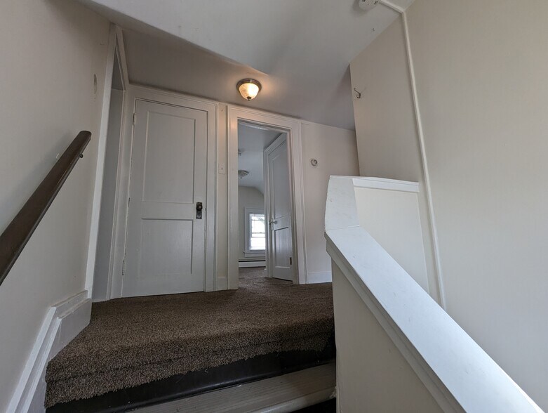 Building Photo - 608 Elmwood Ave