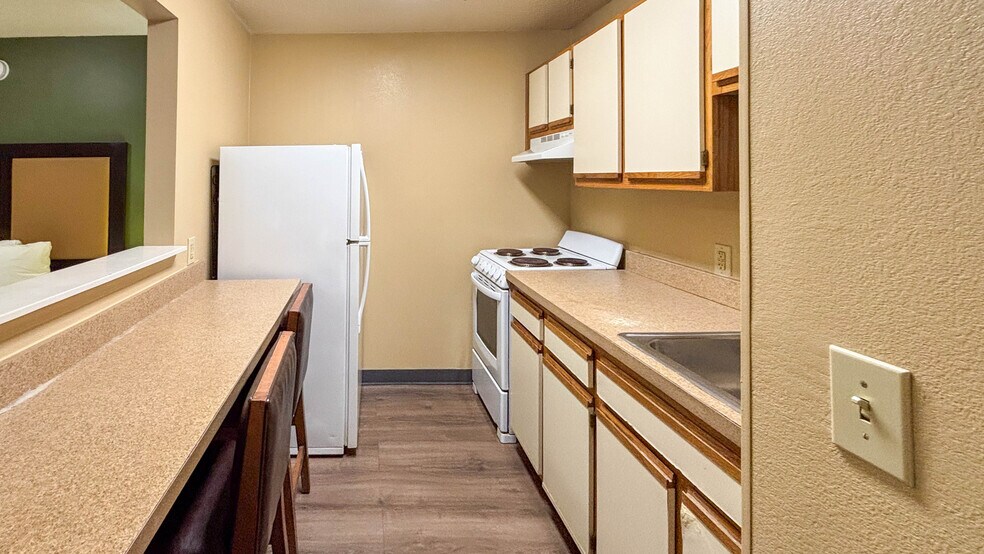 Building Photo - 530 Woods Lake Rd