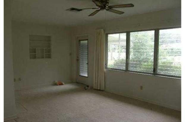 Building Photo - 4090 Oak Dr