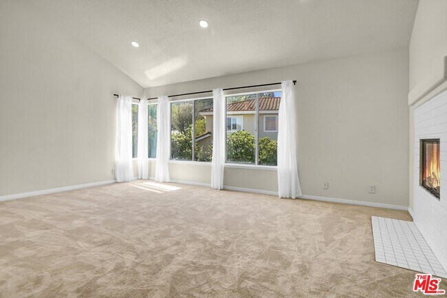 Building Photo - 2605 Country Ln