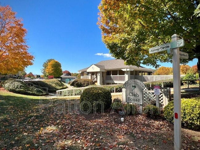 Building Photo - 2406 Abbey Cir